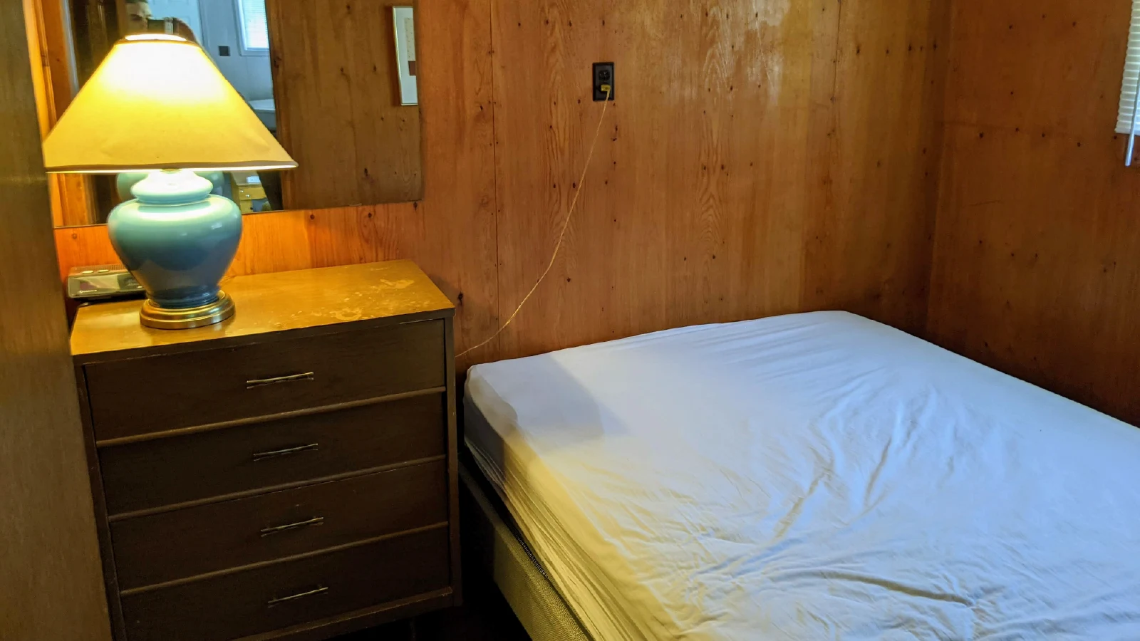 Cottae 20 second bedroom two single beds